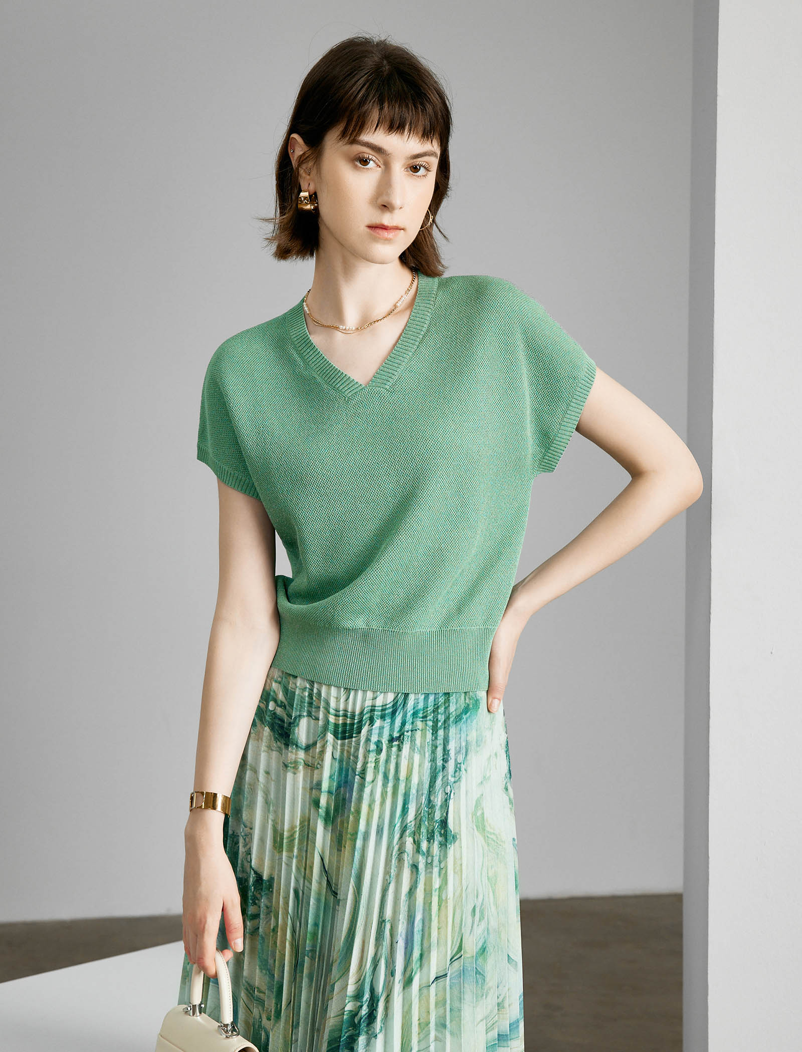 V-Neck Short Sleeve Knit Top