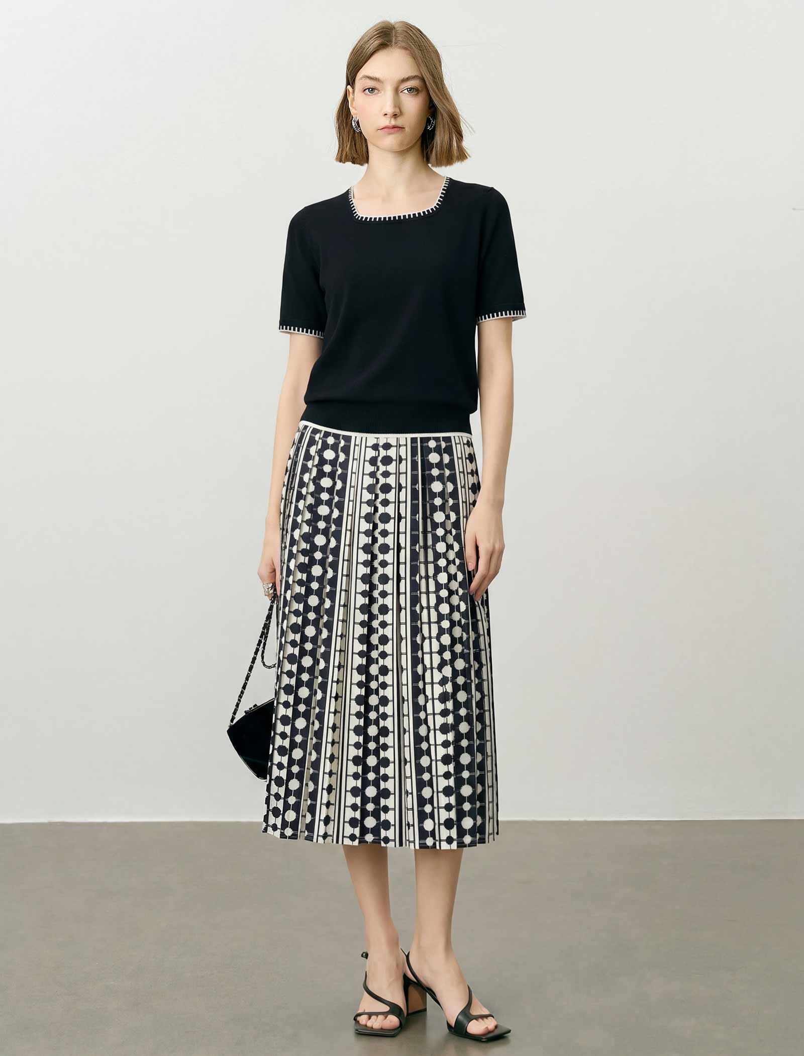 Black Contrast Trim Short Sleeve Knit Top