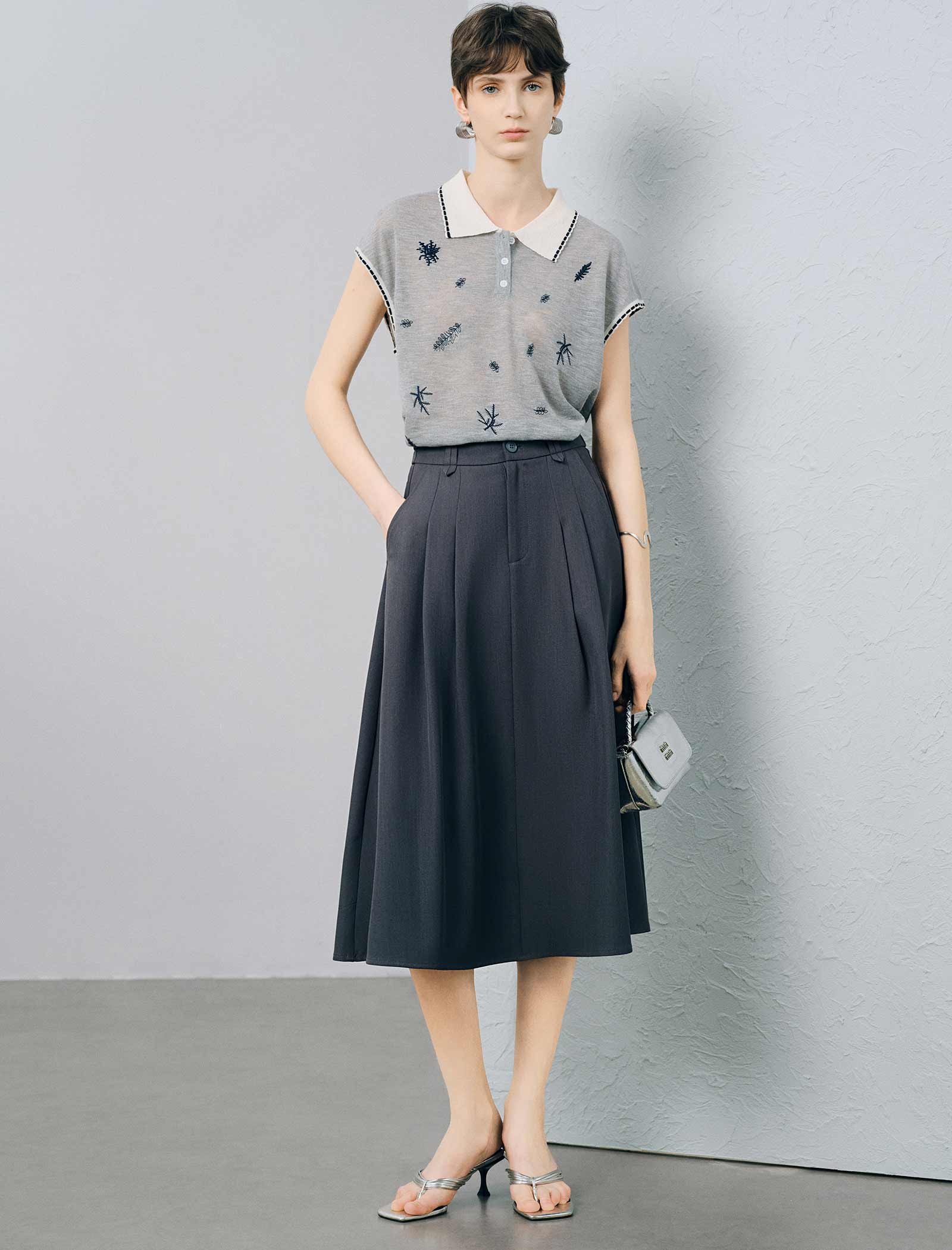 Contrast Collar Leaf Embroidery Sleeveless Knit Polo Top