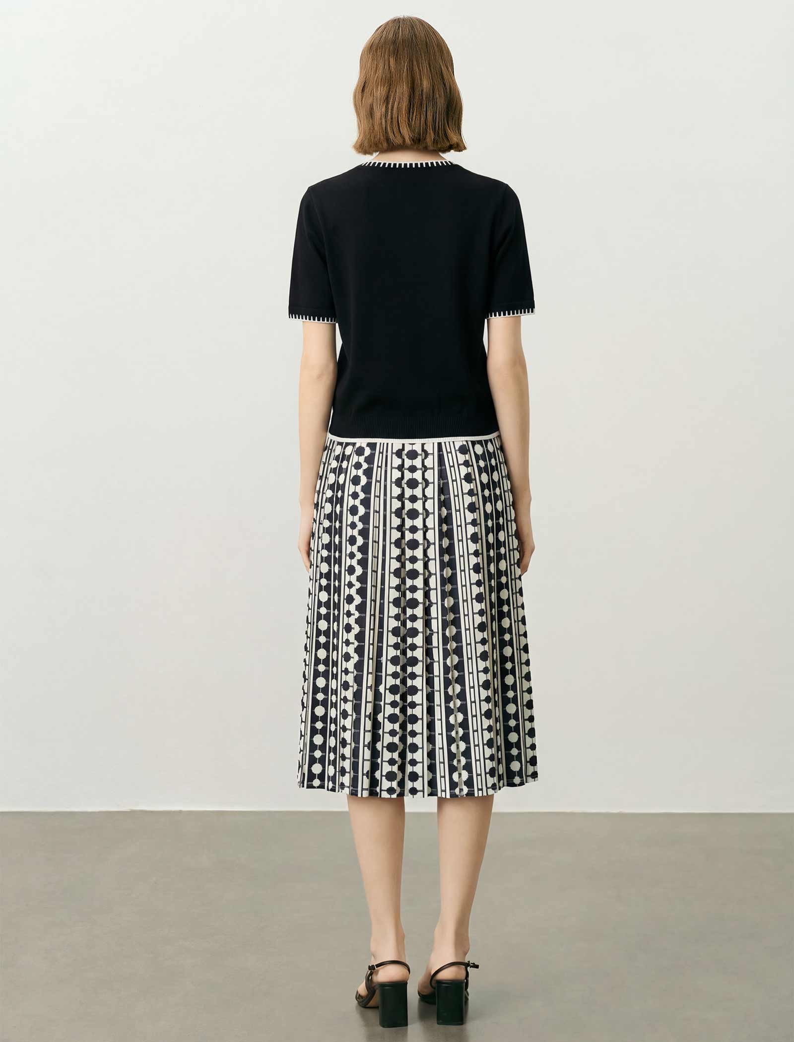 Black Contrast Trim Short Sleeve Knit Top