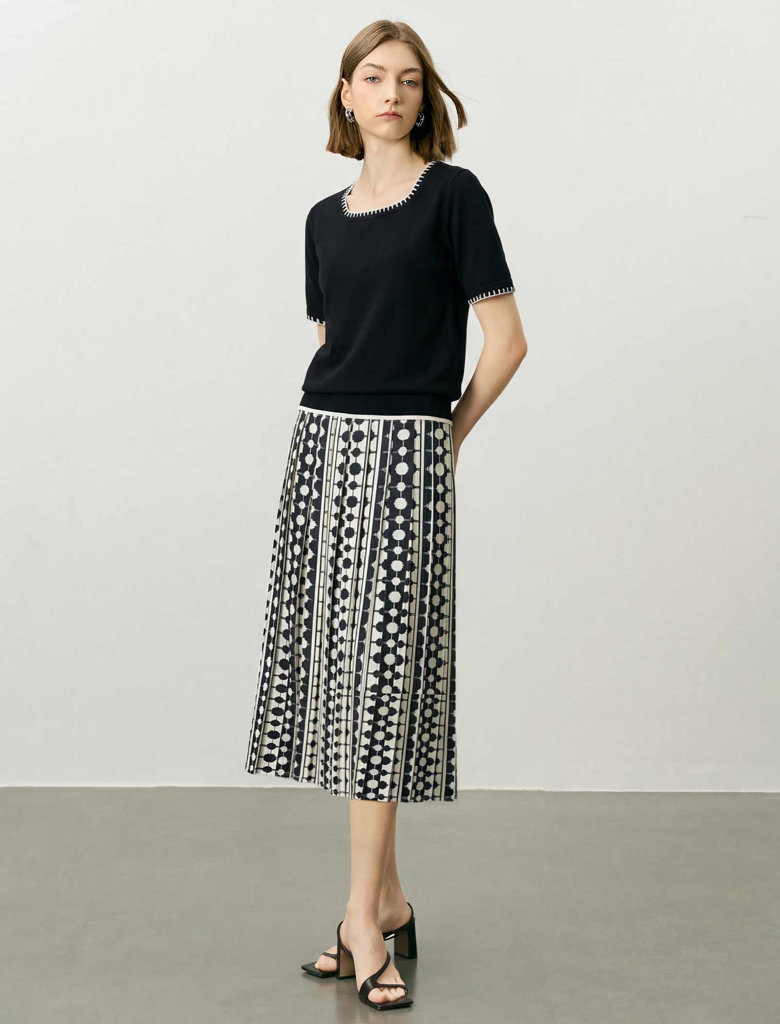 Black Contrast Trim Short Sleeve Knit Top