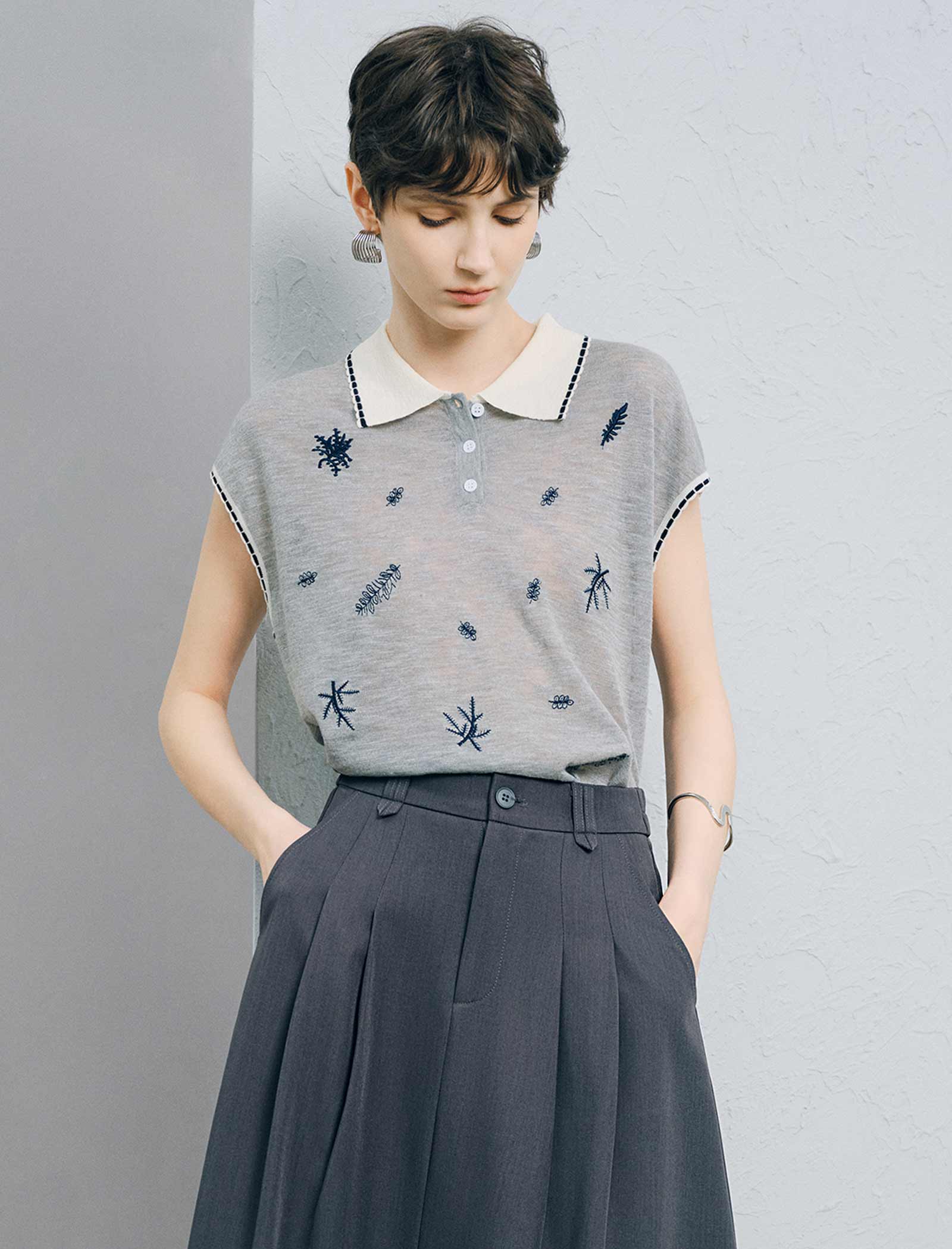 Contrast Collar Leaf Embroidery Sleeveless Knit Polo Top