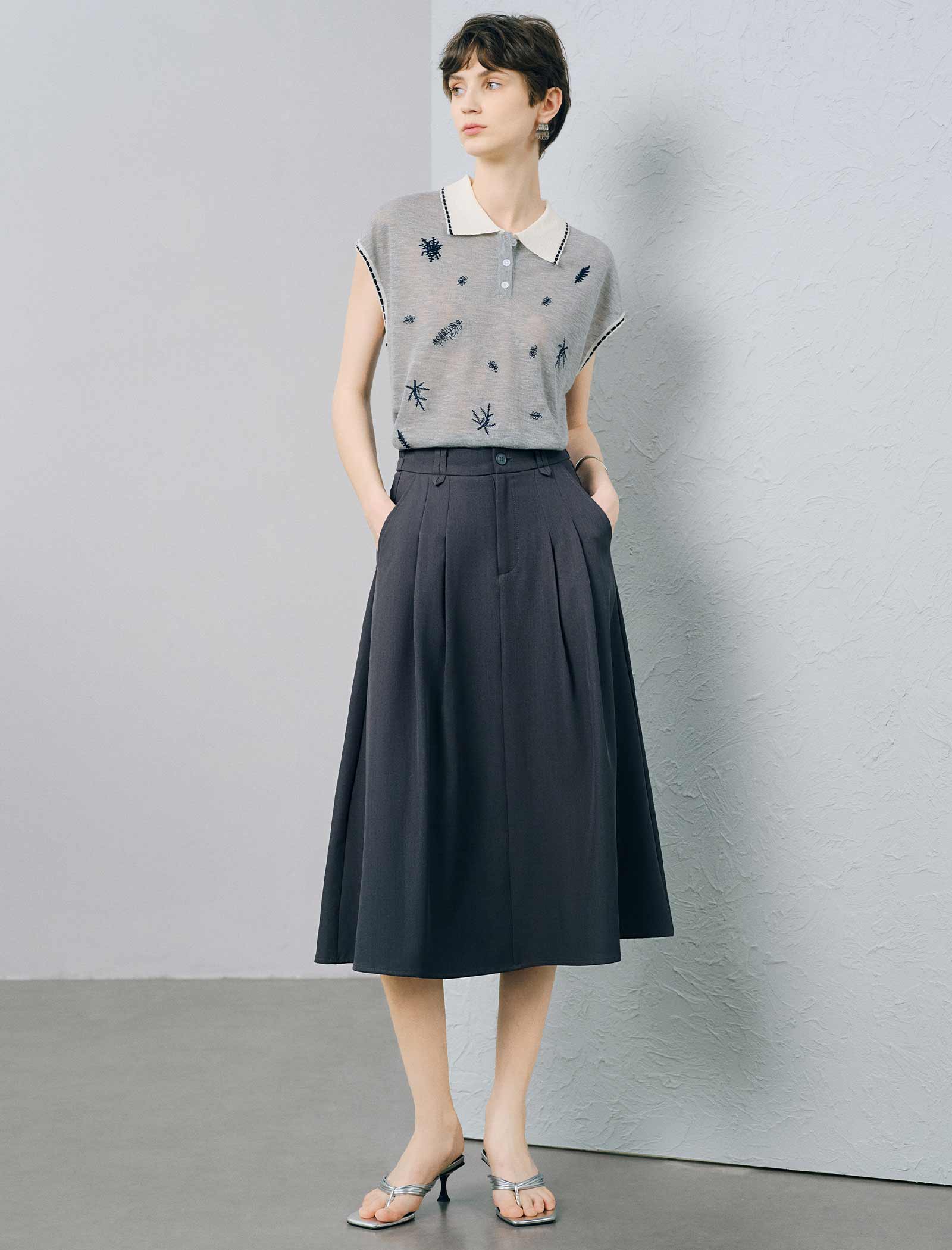 Contrast Collar Leaf Embroidery Sleeveless Knit Polo Top