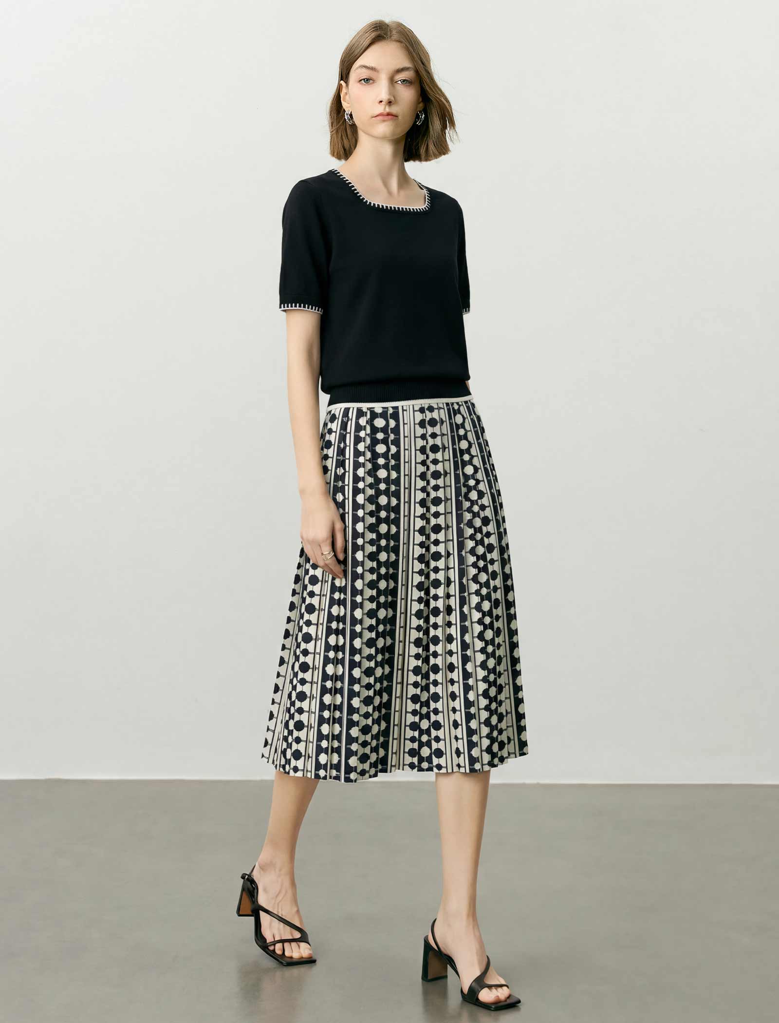 Black Contrast Trim Short Sleeve Knit Top