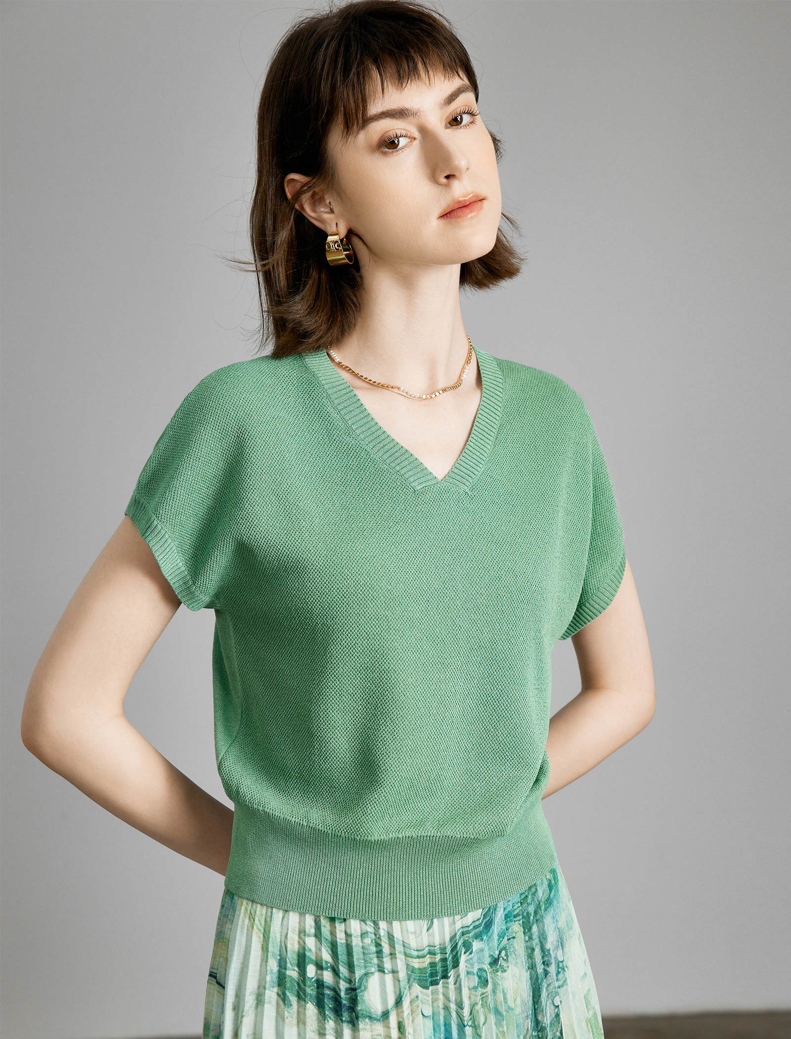 V-Neck Short Sleeve Knit Top